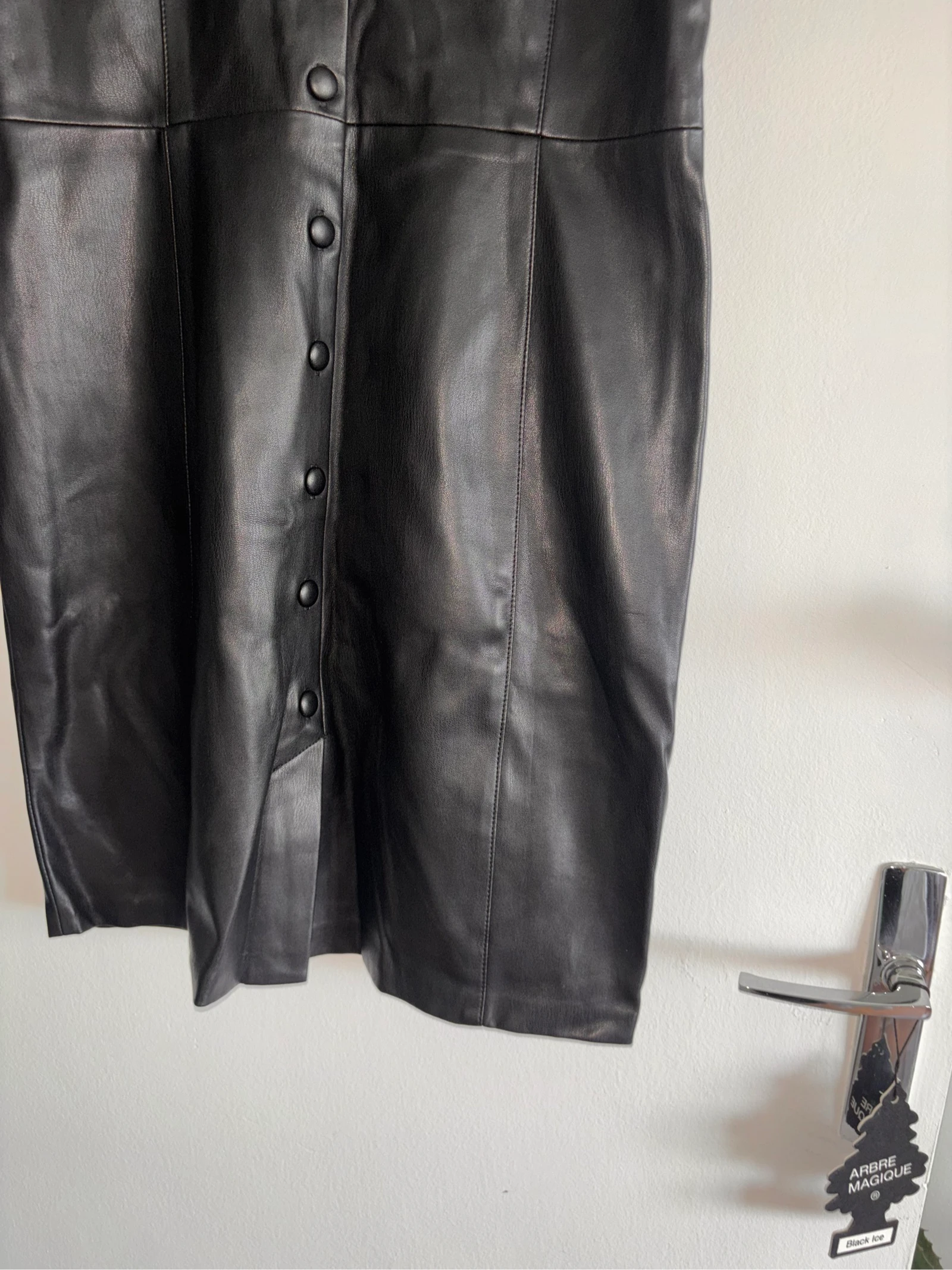 Belo vestido em couro sintético tamanho 38 – photo 4